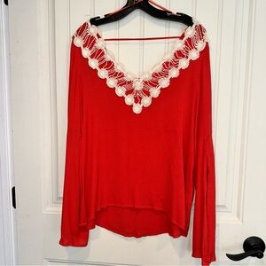 Entero Blouse with crocheted accents